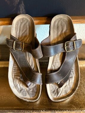 Brown Leather Buckle Toe-Post Sandals WHITE MOUNTAIN CARLY sandals Sz 8m